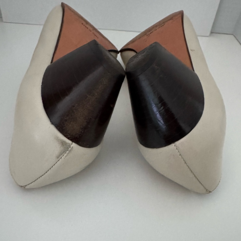 Salvatore Ferragamo Boutique Made in Italy Cream Heeled Loafers Size 8 - Picture 15 of 16